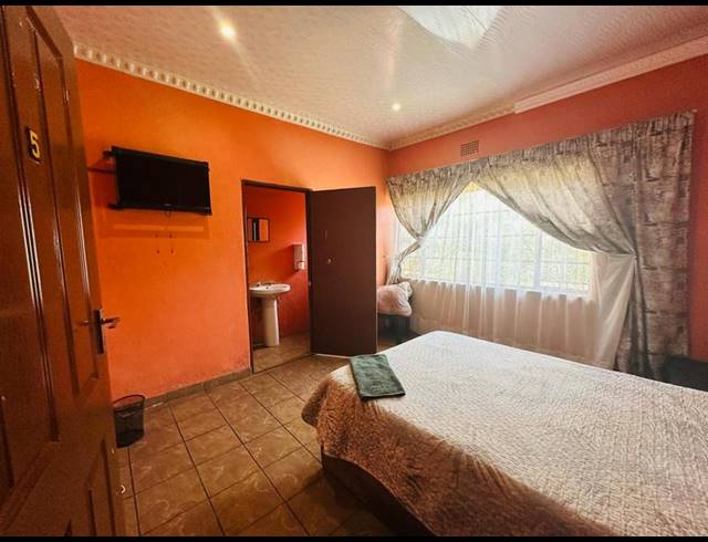 15 BEDROOM HOUSE FOR SALE IN KEMPTON PARK EXT 02